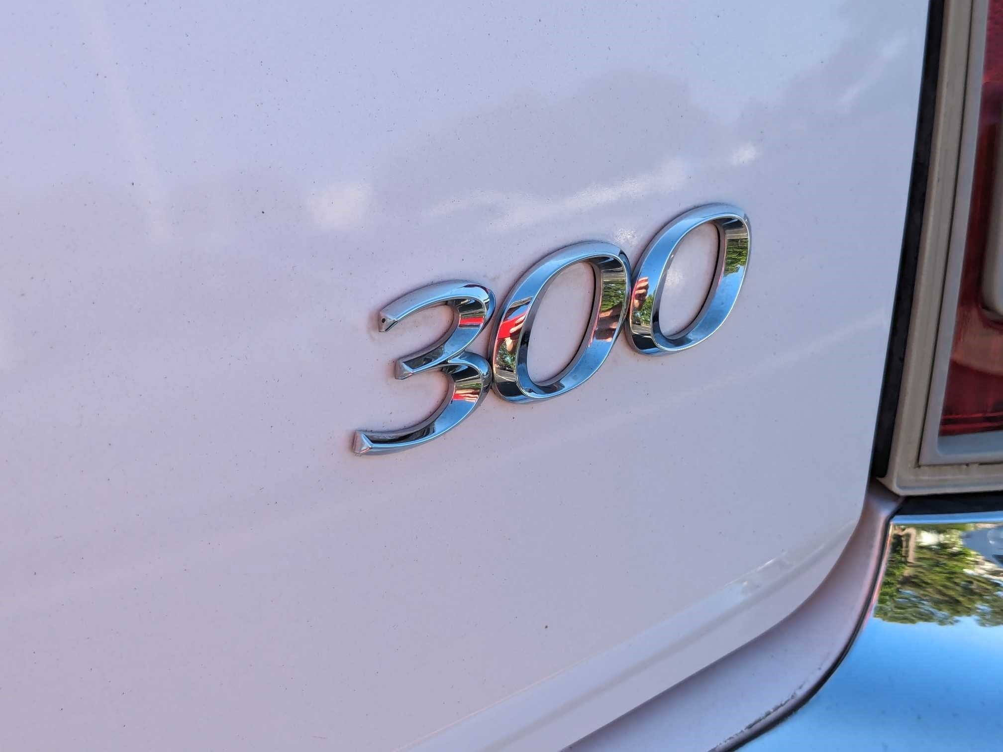 2013 Chrysler 300 4dr Sdn RWD